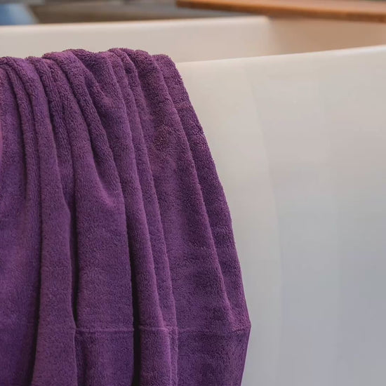 Plum Melluva 600 GSM Turkish cotton towel close-up video