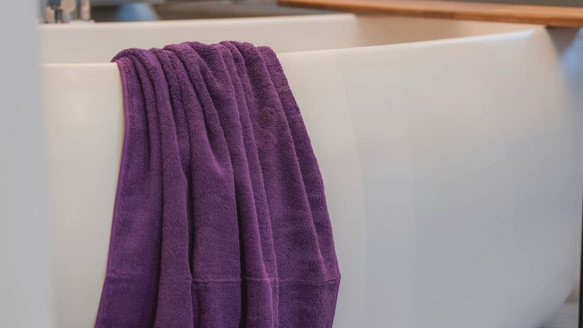 Plum Melluva 600 GSM Turkish cotton towel close-up video